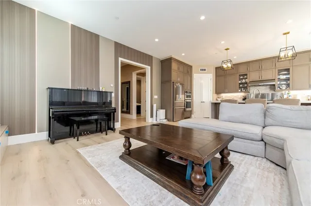 $1,800 | 200 Piazza, Irvine, CA 92602