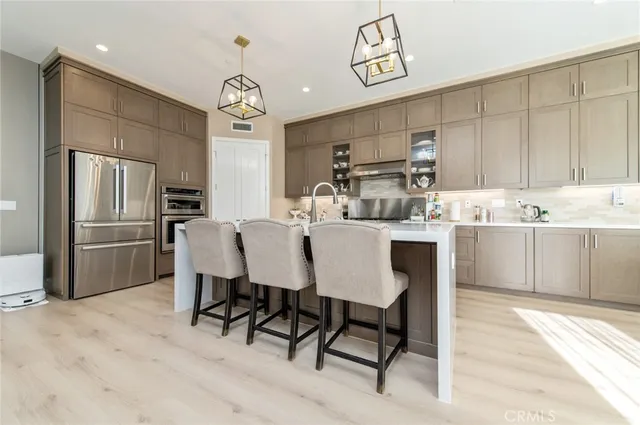 $1,800 | 200 Piazza, Irvine, CA 92602