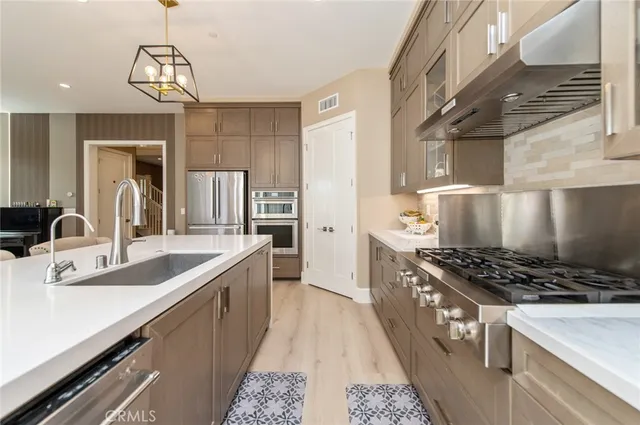 $1,800 | 200 Piazza, Irvine, CA 92602