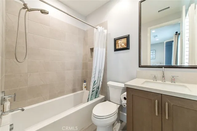 $1,800 | 200 Piazza, Irvine, CA 92602