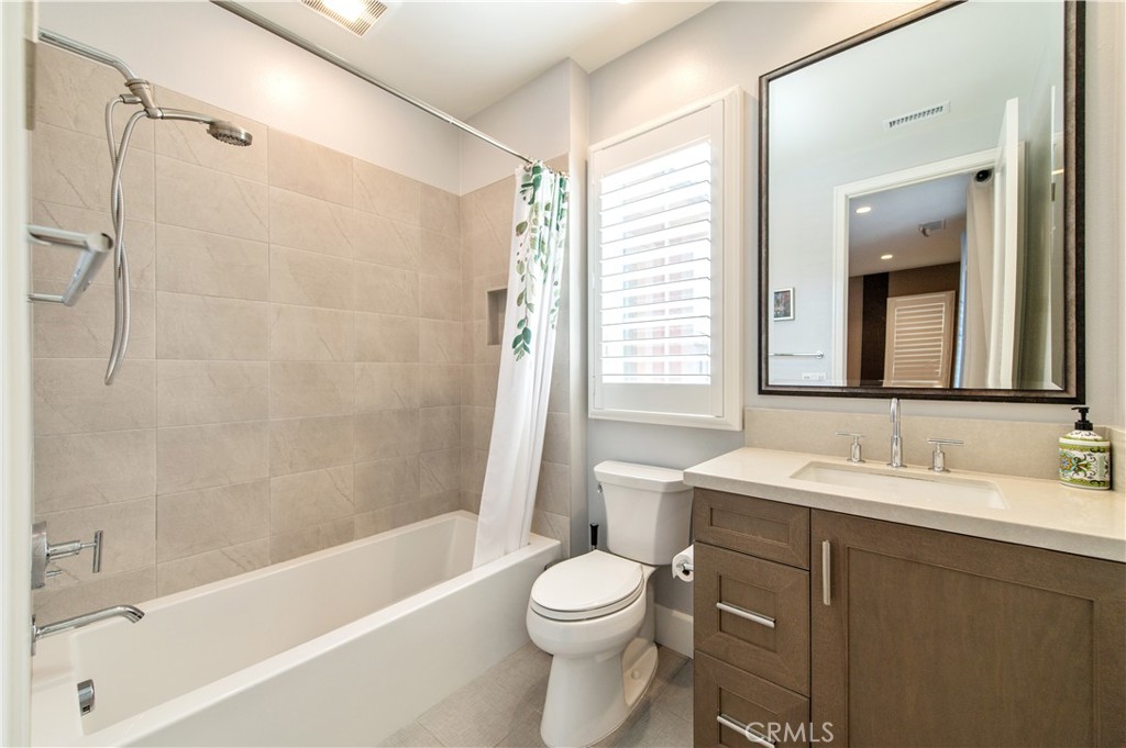 200 Piazza Irvine, CA 92602 - Photo 26 of 37