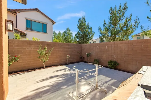 $1,800 | 200 Piazza, Irvine, CA 92602