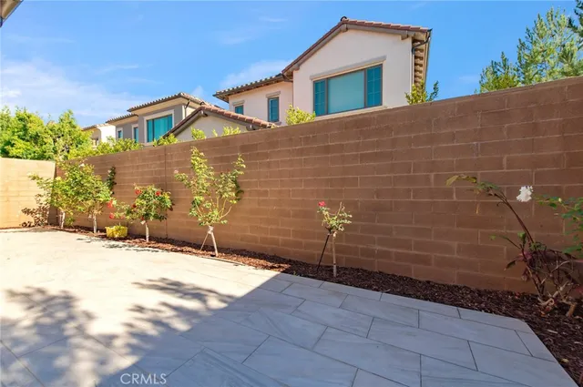 $1,800 | 200 Piazza, Irvine, CA 92602