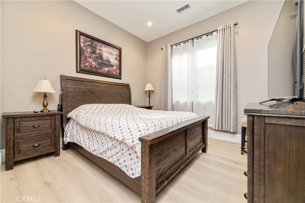 200 Piazza Irvine, CA 92602 - Photo 6 of 37