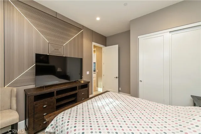 $1,800 | 200 Piazza, Irvine, CA 92602