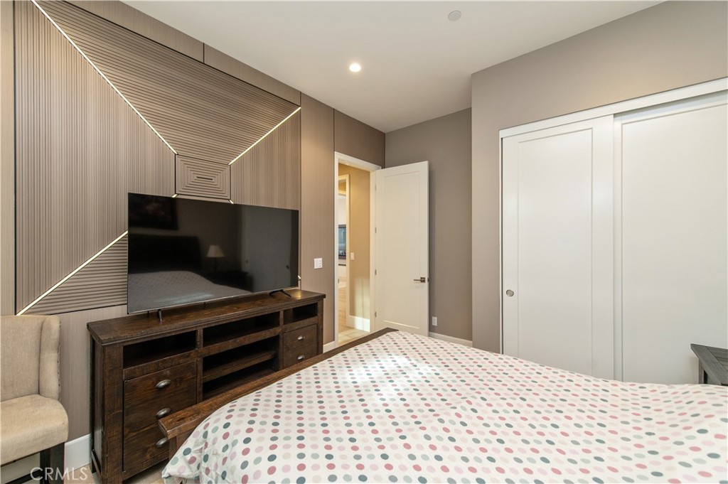 200 Piazza Irvine, CA 92602 - Photo 7 of 37