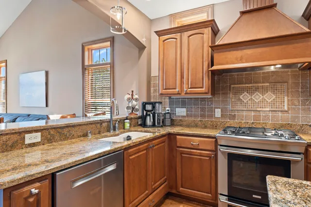 $1,399,000 | 6507 Willow Court, Waterford, WI 53185