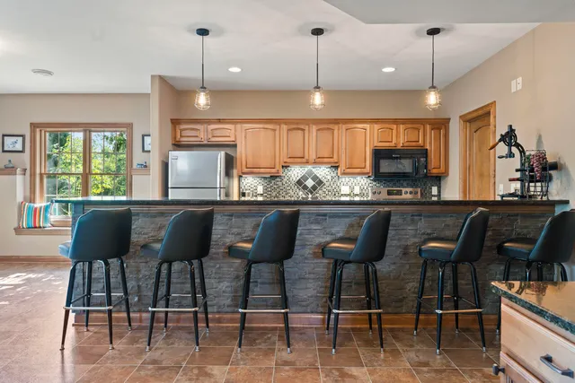 $1,399,000 | 6507 Willow Court, Waterford, WI 53185