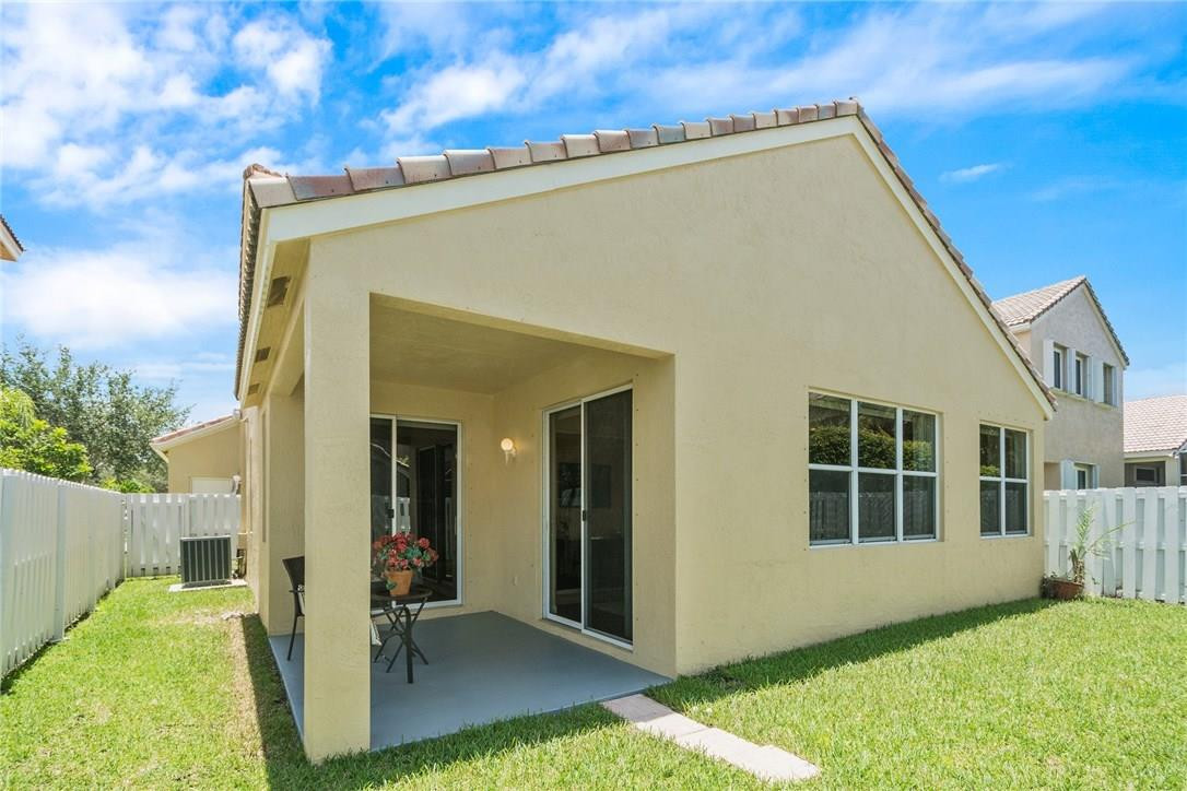1029 Briar Ridge Road Weston, FL 33327 - Photo 22 of 28 Photo 26