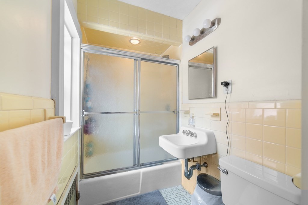 912 Beacon Street Boston, MA 02215 - Photo 19 of 26