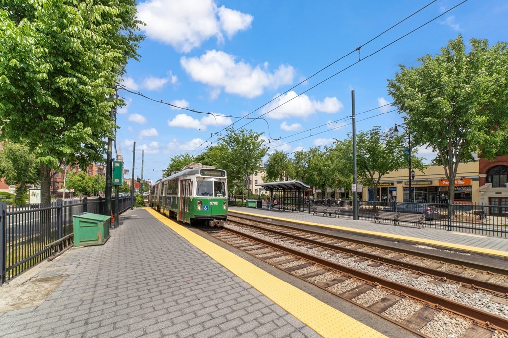 912 Beacon Street Boston, MA 02215 - Photo 25 of 26