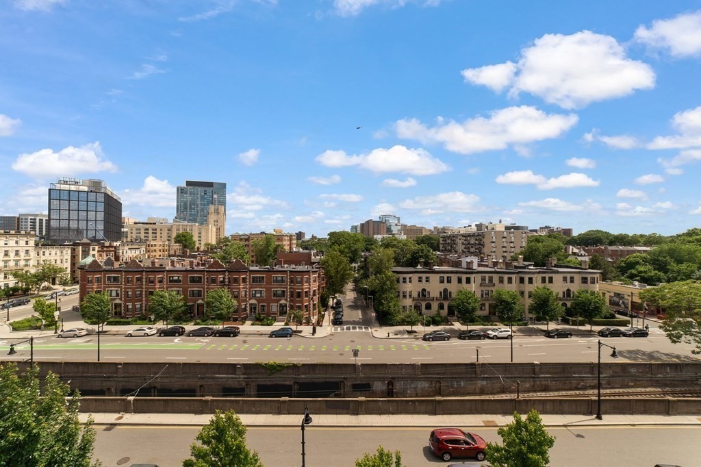 912 Beacon Street Boston, MA 02215 - Photo 3 of 26