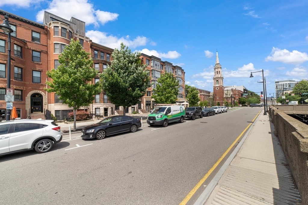 912 Beacon Street Boston, MA 02215 - Photo 4 of 26