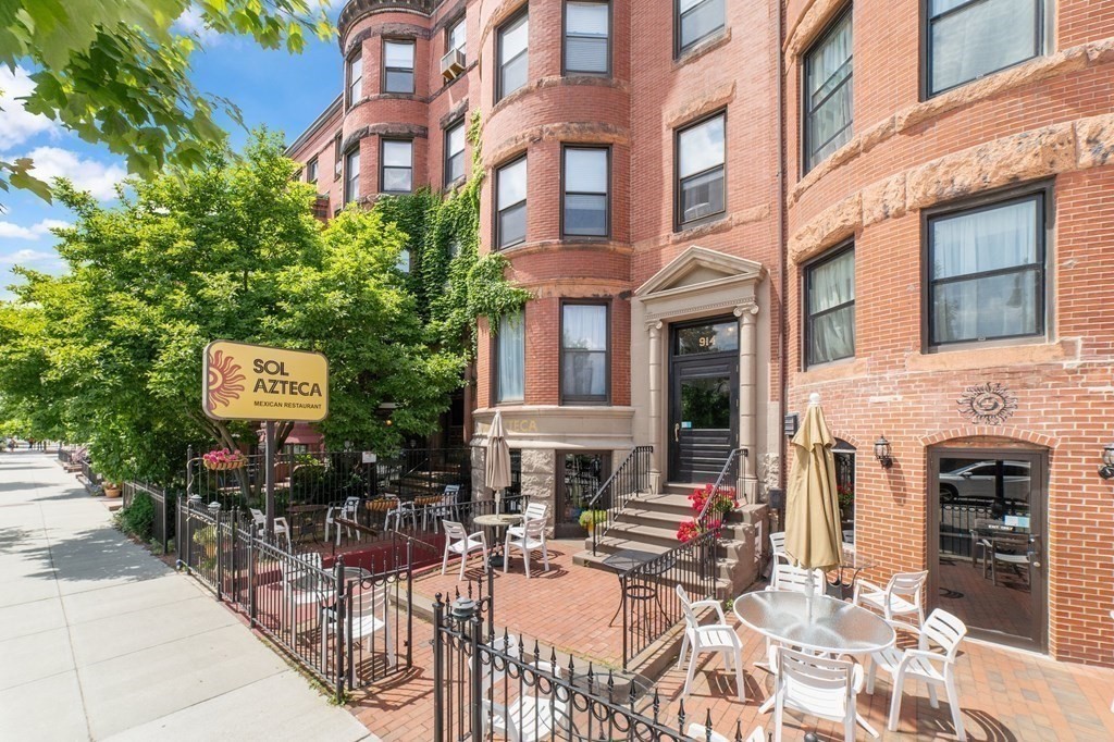 912 Beacon Street Boston, MA 02215 - Photo 6 of 26