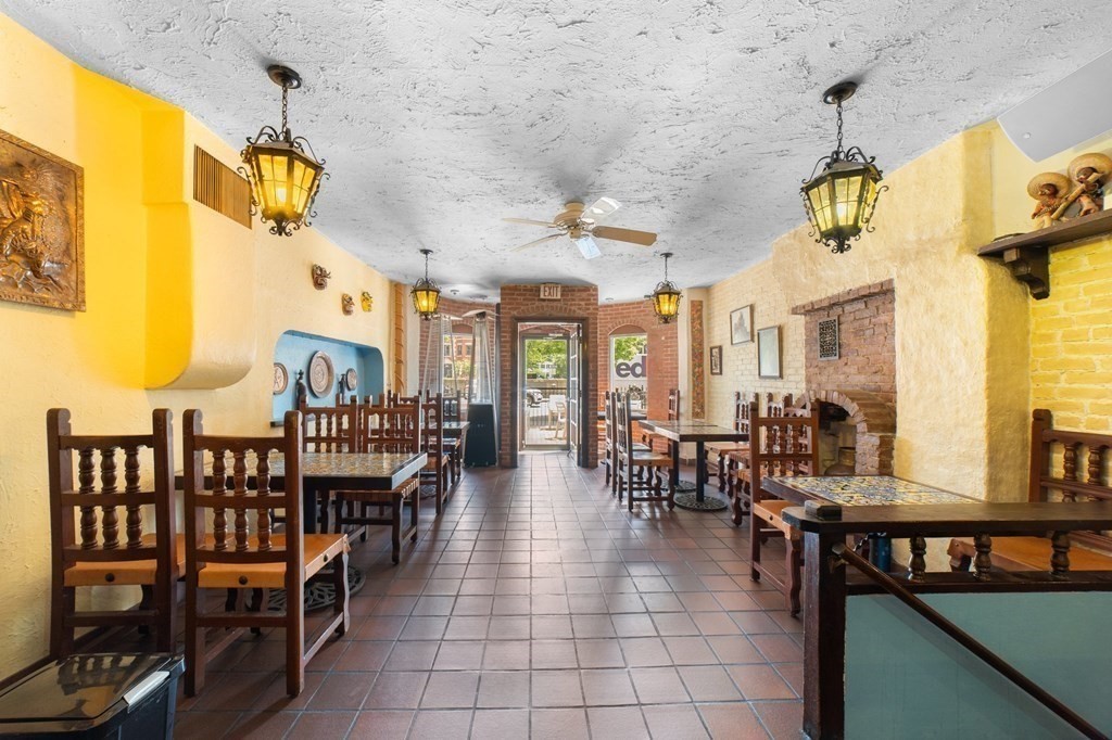 912 Beacon Street Boston, MA 02215 - Photo 7 of 26