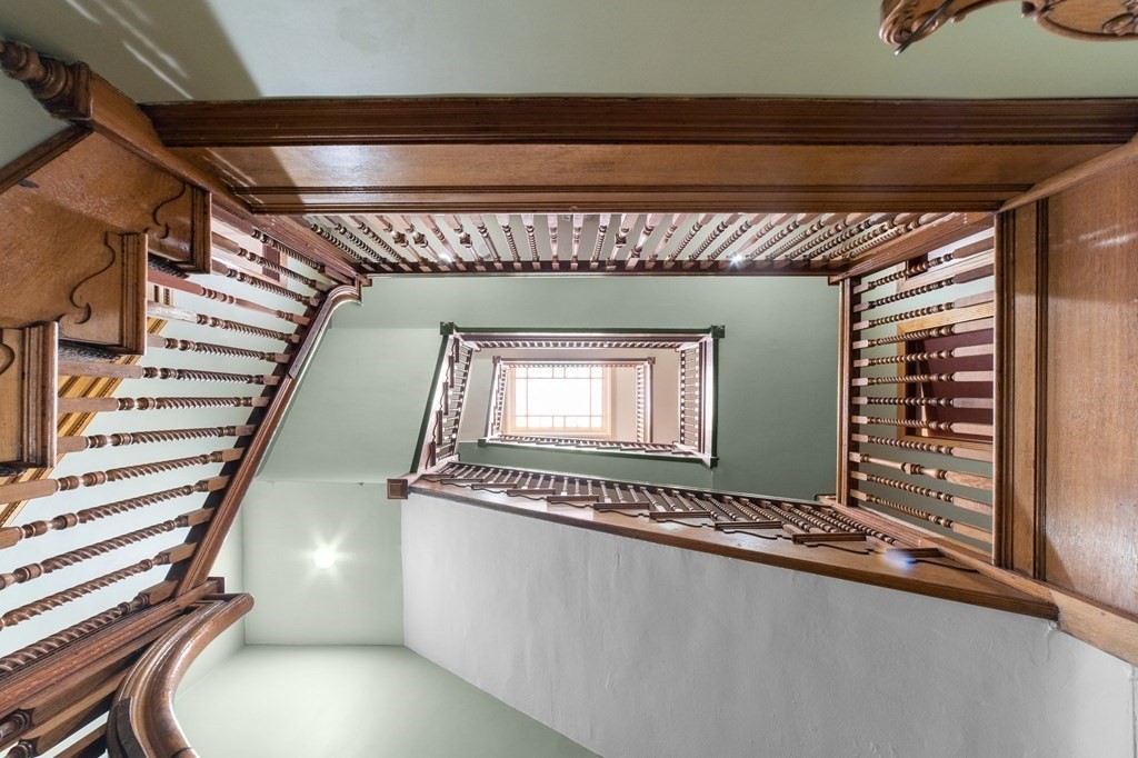 912 Beacon Street Boston, MA 02215 - Photo 9 of 26