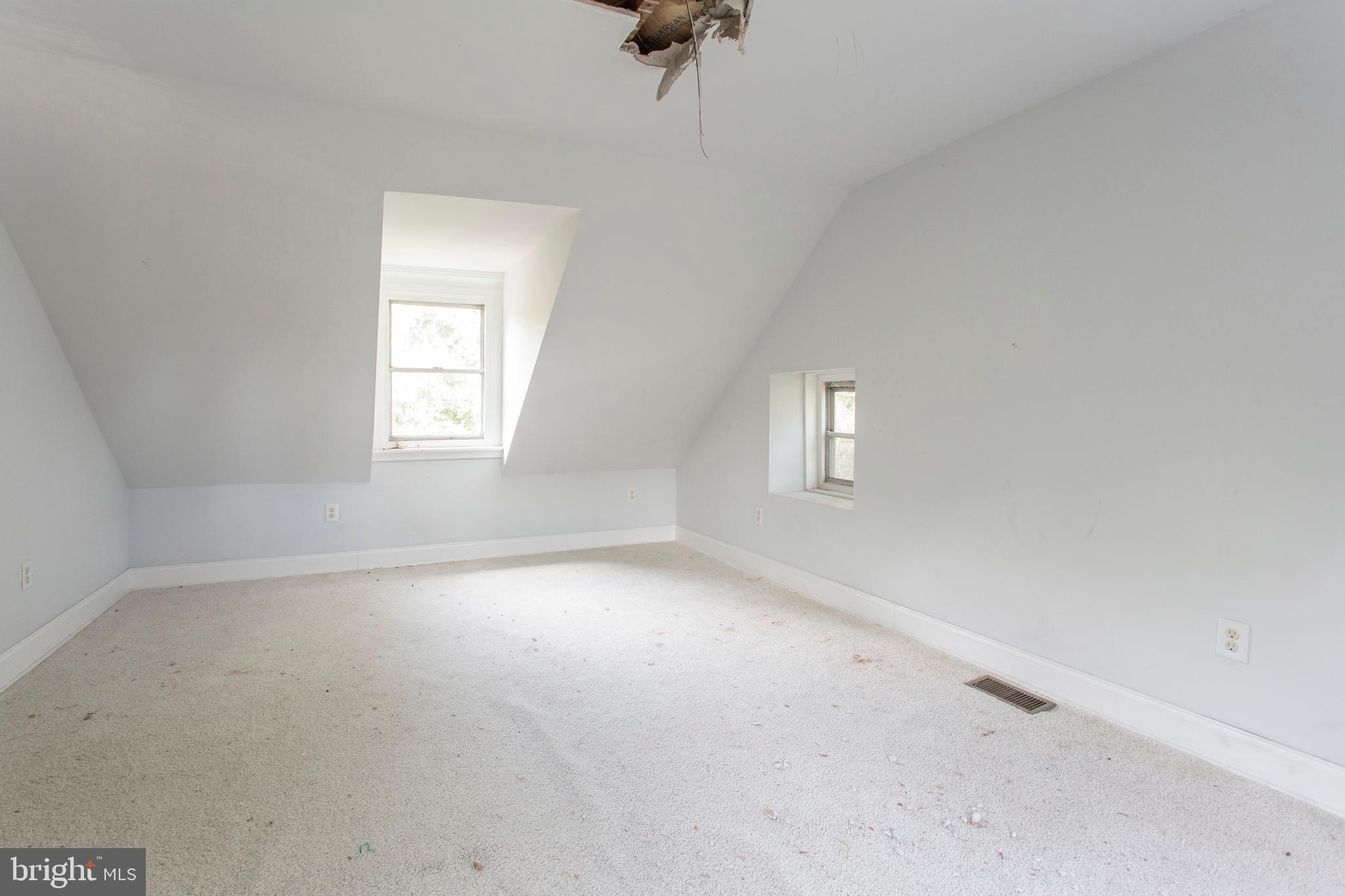 5200 Overbrook Avenue Philadelphia, PA 19131 - Photo 33 of 37 an empty room with a window
