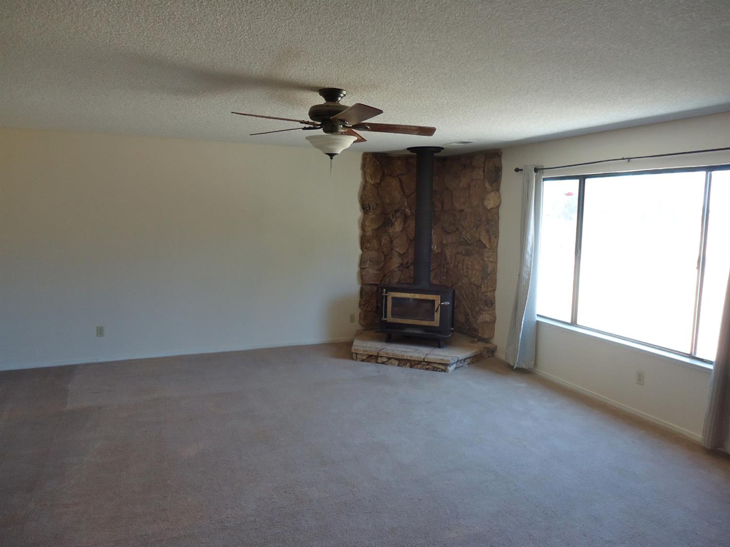 16388 Monreal Road Madera, CA 93636 - Photo 5 of 10 Gallery Image 5
