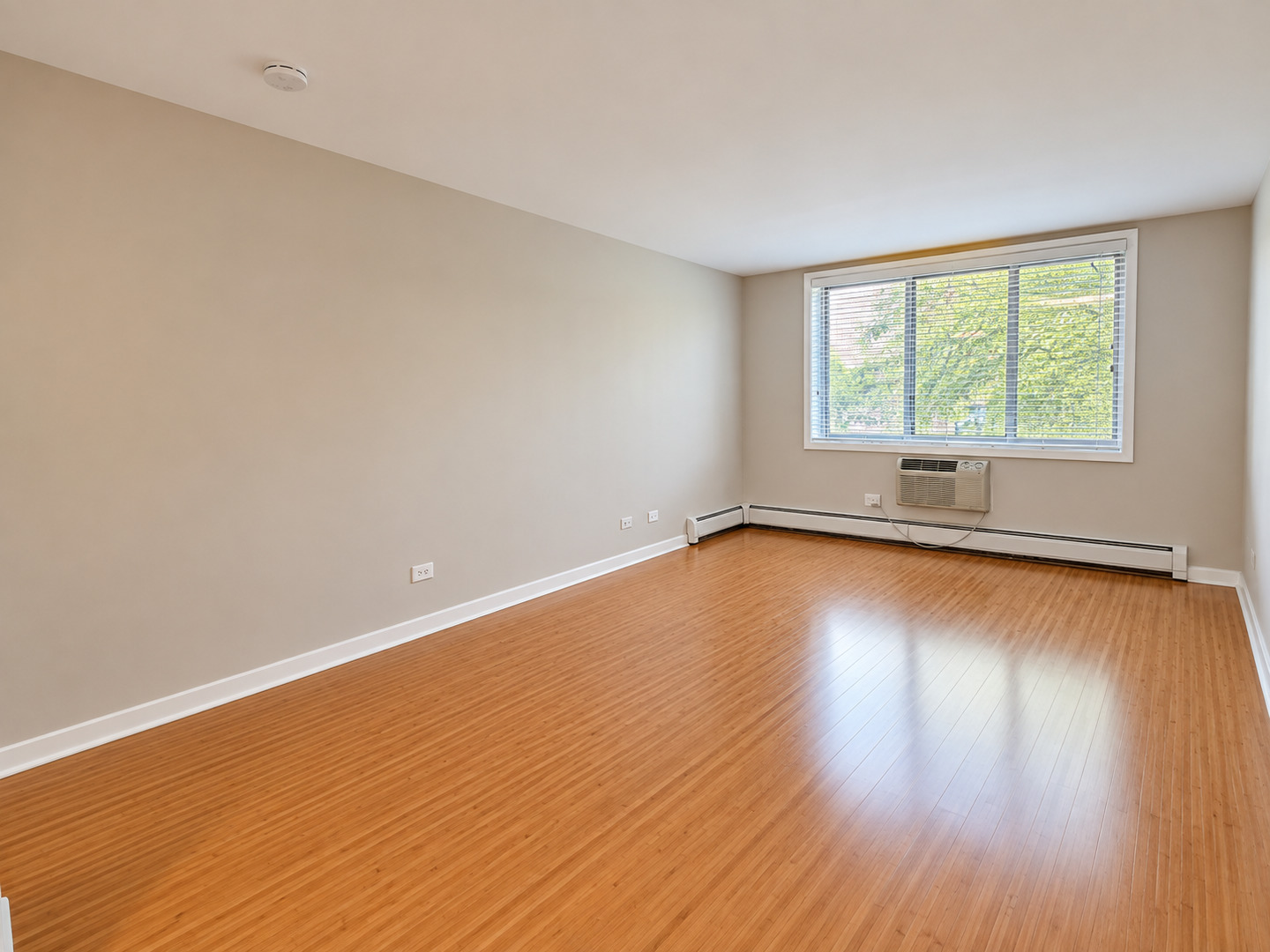 707 West Sheridan Road, Unit 405 Chicago, IL 60613 - Photo 8 of 20 Gallery Image 8
