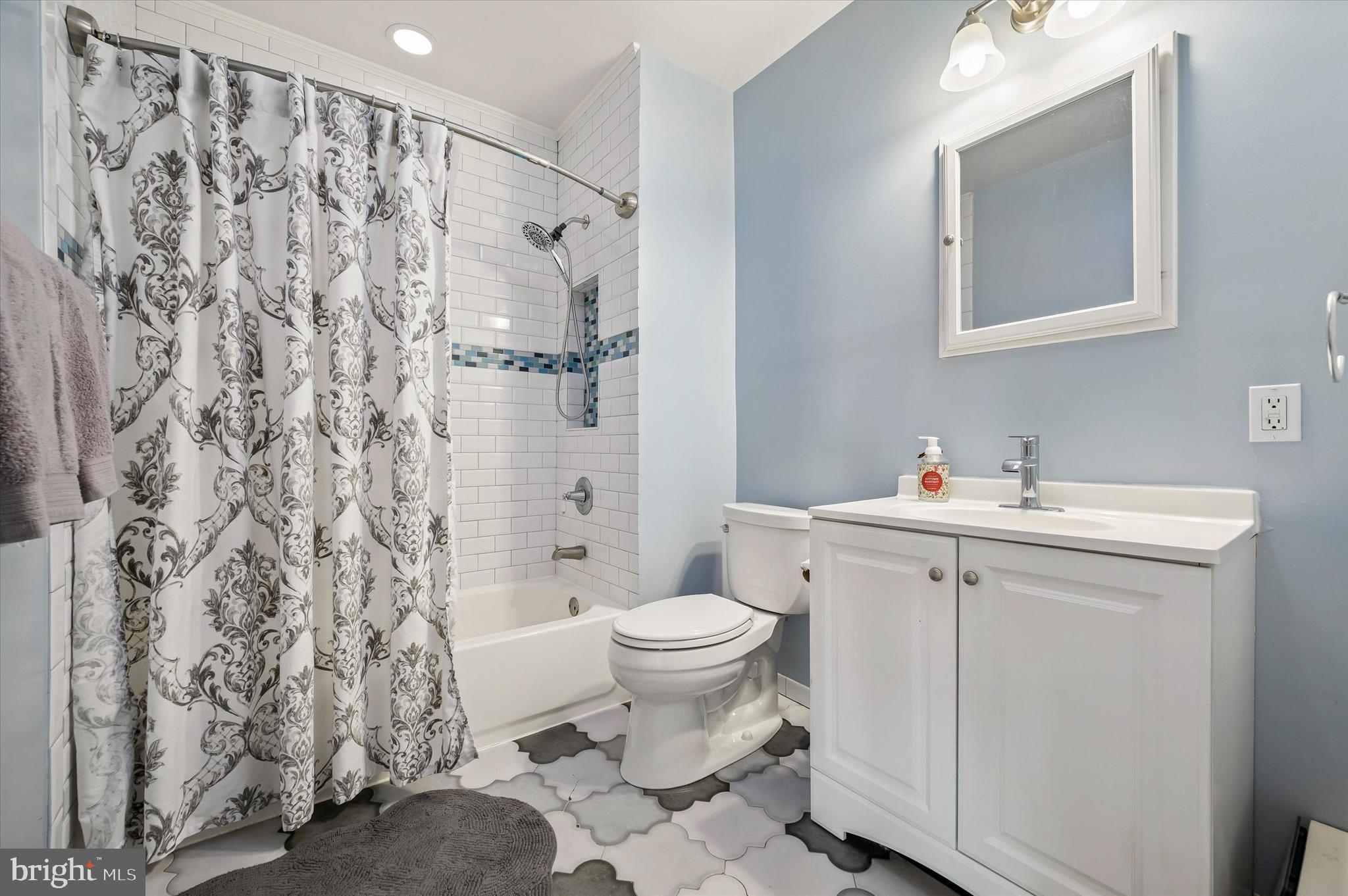 873 Granite Street Philadelphia, PA 19124 - Photo 18 of 24 2nd Floor Bathroom with shower.tub combo