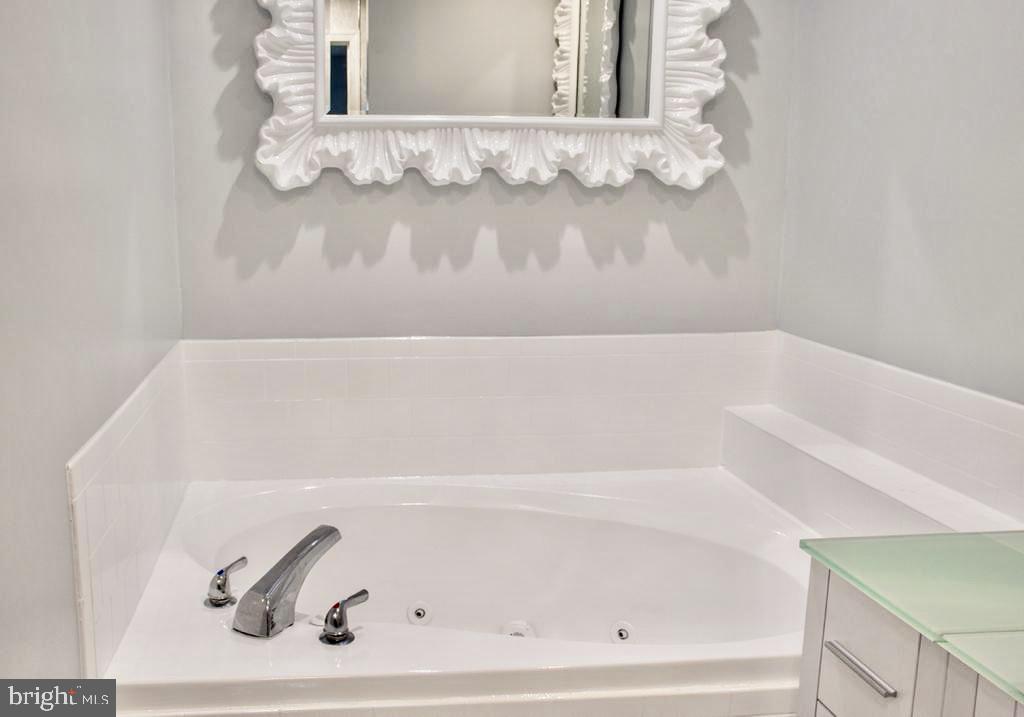 8511 Rheims Court Upper Marlboro, MD 20772 - Photo 16 of 24 Master Bathroom