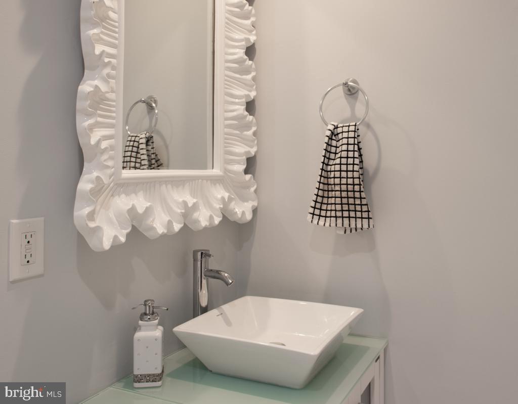 8511 Rheims Court Upper Marlboro, MD 20772 - Photo 17 of 24 Bathroom # 2