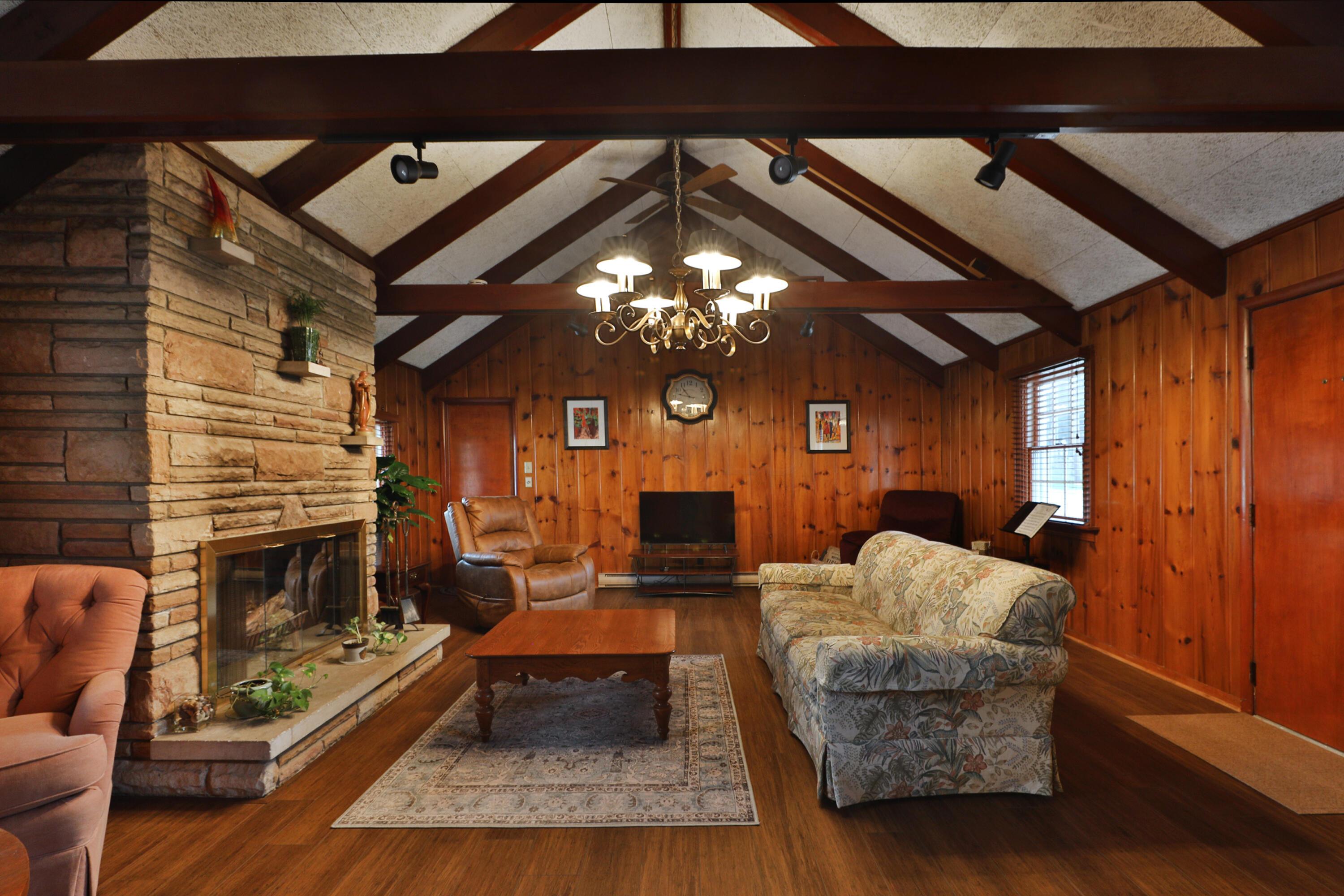 390 East Beaumont Road Columbus, OH 43214 - Photo 27 of 52 Family room