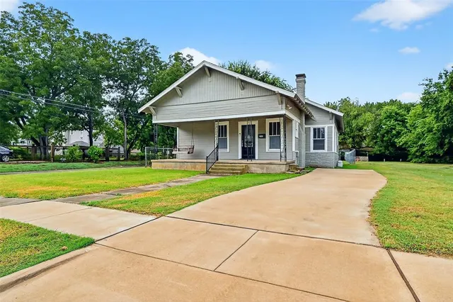 $1,275 | 300 West Moore Street, Sherman, TX 75090