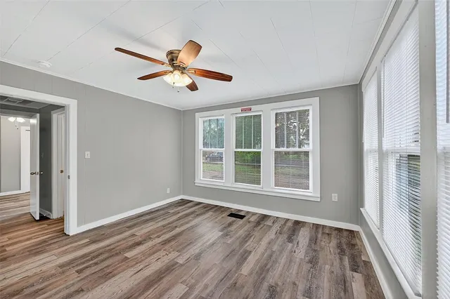 $1,275 | 300 West Moore Street, Sherman, TX 75090