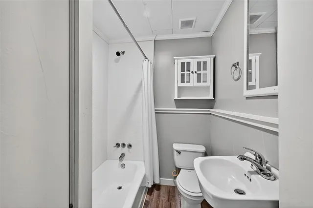 $1,275 | 300 West Moore Street, Sherman, TX 75090