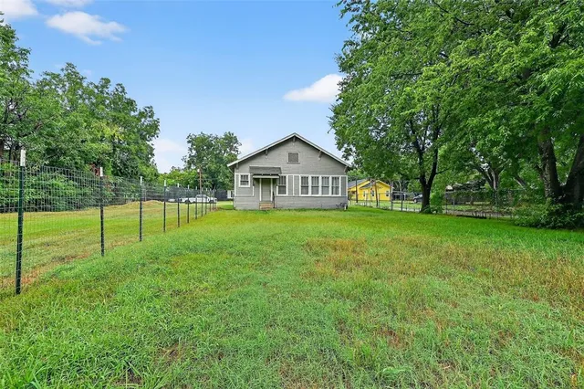 $1,275 | 300 West Moore Street, Sherman, TX 75090