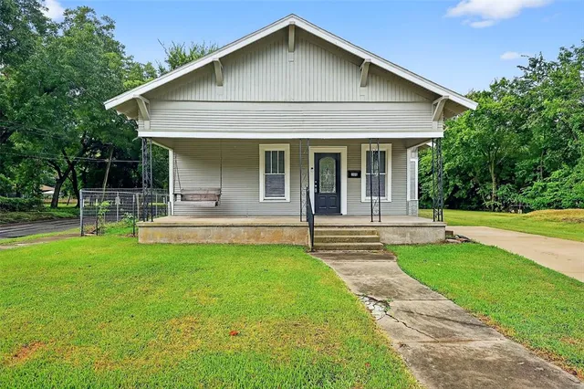 $1,275 | 300 West Moore Street, Sherman, TX 75090