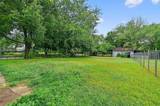 $1,275 | 300 West Moore Street, Sherman, TX 75090