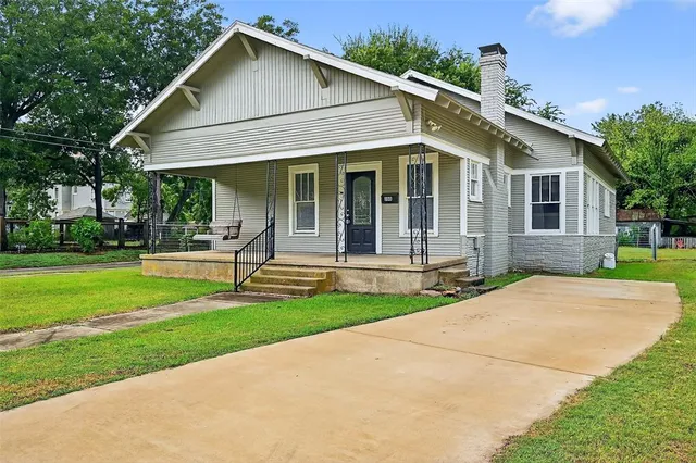 $1,275 | 300 West Moore Street, Sherman, TX 75090