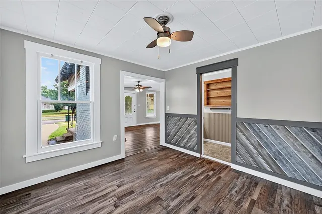 $1,275 | 300 West Moore Street, Sherman, TX 75090