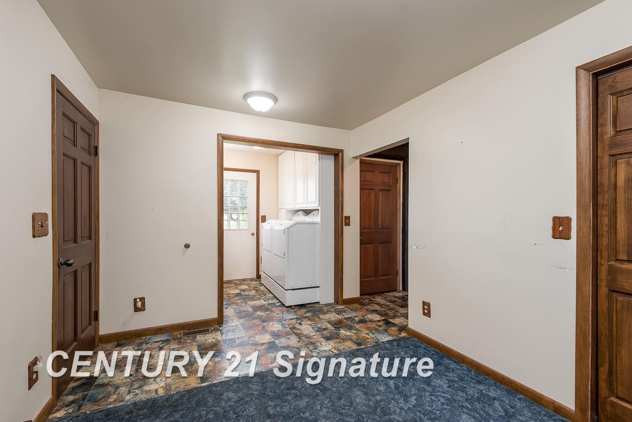 9045 Pierce Road Freeland, MI 48623 - Photo 15 of 30