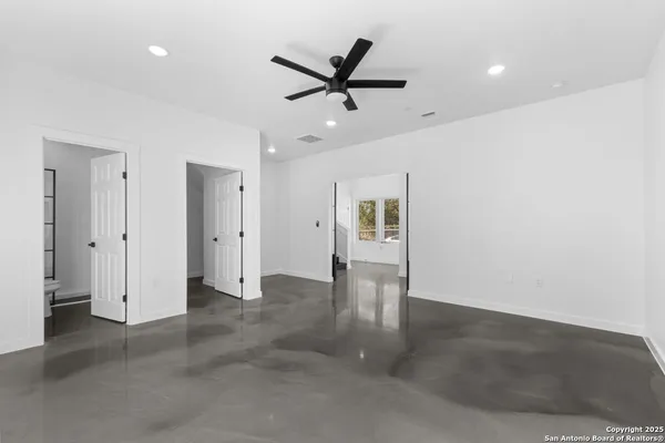 $2,400 | 106 Bank, Unit 103, San Antonio, TX 78204