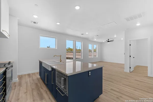 $2,400 | 106 Bank, Unit 103, San Antonio, TX 78204