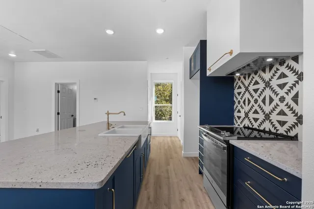 $2,400 | 106 Bank, Unit 103, San Antonio, TX 78204