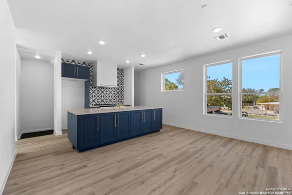 $2,400 | 106 Bank, Unit 103, San Antonio, TX 78204