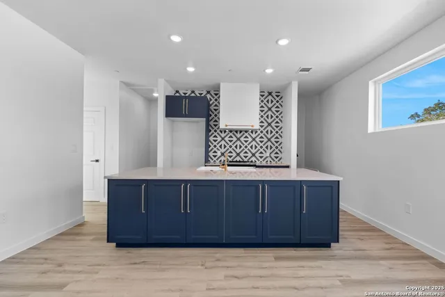 $2,400 | 106 Bank, Unit 103, San Antonio, TX 78204