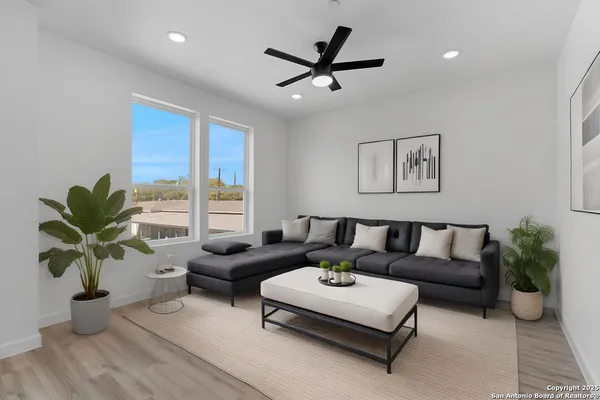 $2,400 | 106 Bank, Unit 103, San Antonio, TX 78204