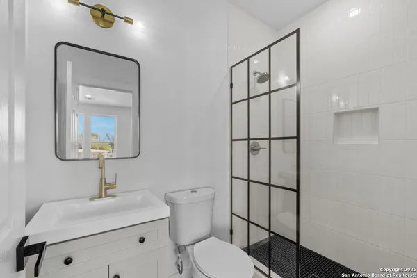 $2,400 | 106 Bank, Unit 103, San Antonio, TX 78204