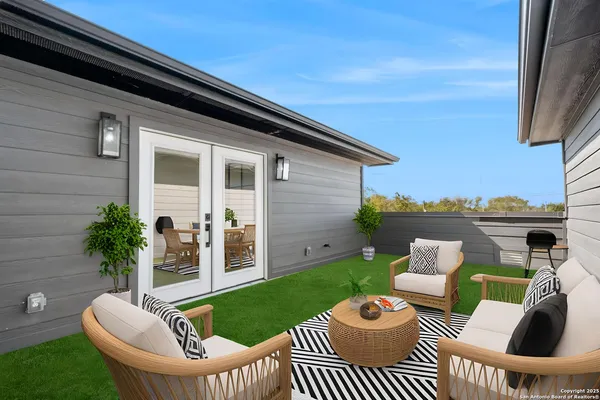 $2,400 | 106 Bank, Unit 103, San Antonio, TX 78204