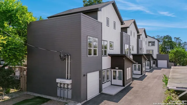 $2,400 | 106 Bank, Unit 103, San Antonio, TX 78204