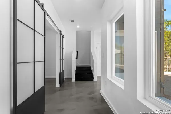 $2,400 | 106 Bank, Unit 103, San Antonio, TX 78204