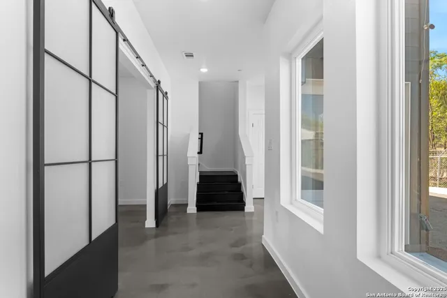 $2,400 | 106 Bank, Unit 103, San Antonio, TX 78204