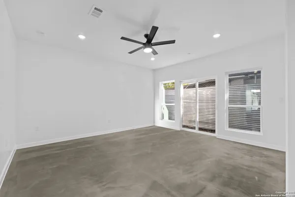 $2,400 | 106 Bank, Unit 103, San Antonio, TX 78204