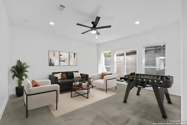 $2,400 | 106 Bank, Unit 103, San Antonio, TX 78204