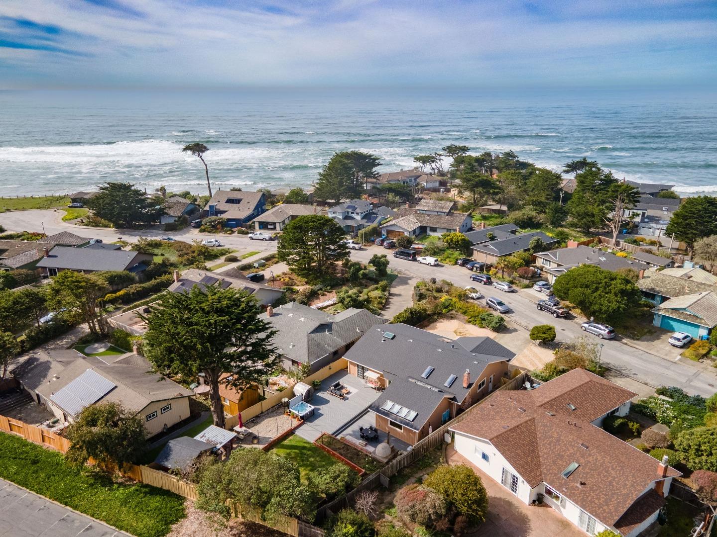 121 Arbor Lane Moss Beach, CA 94038 - Photo 9 of 37